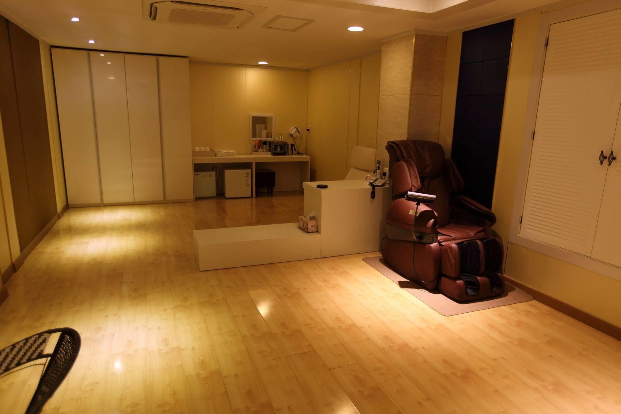 River Hotel Namwon Экстерьер фото