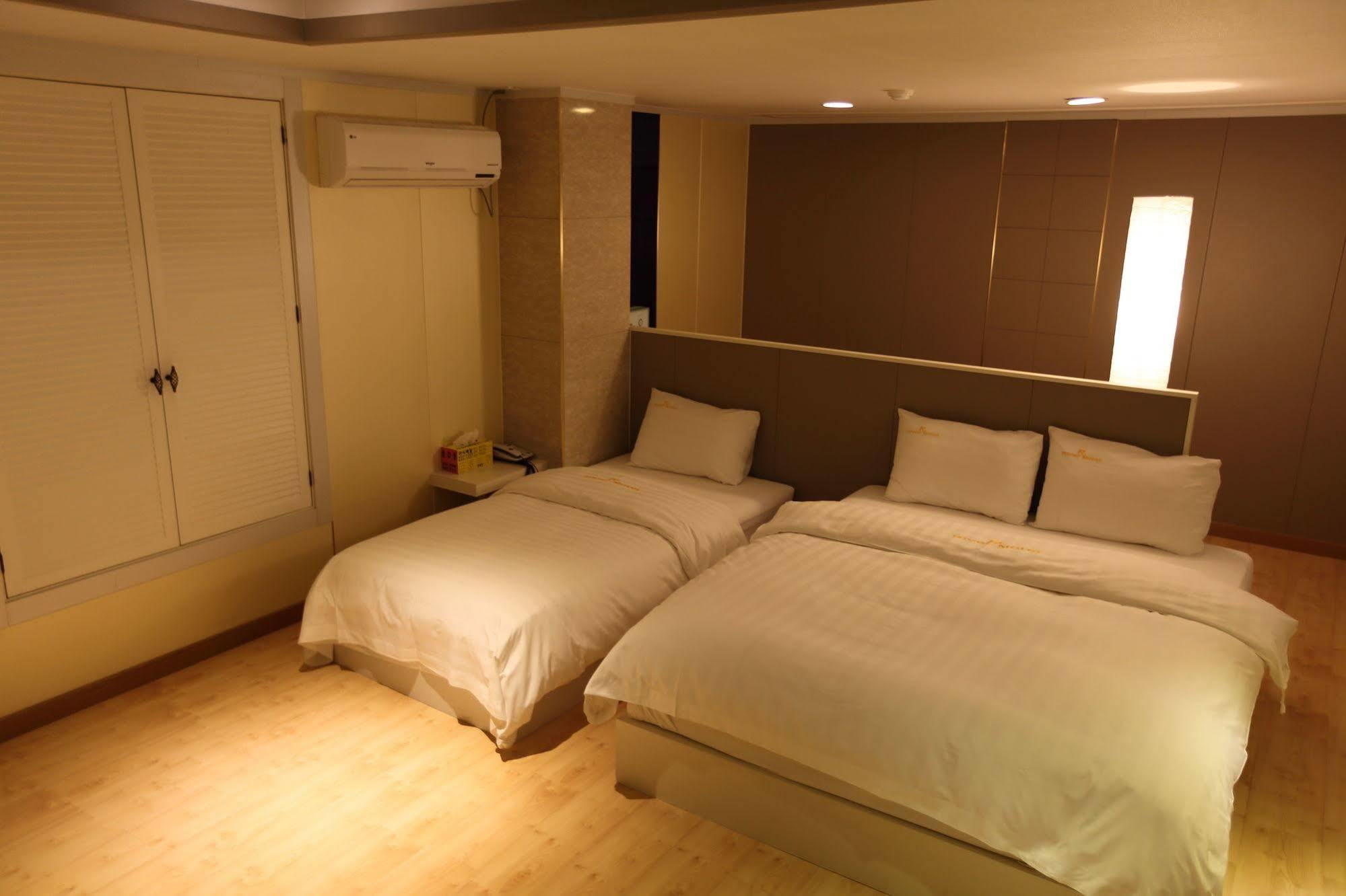 River Hotel Namwon Экстерьер фото