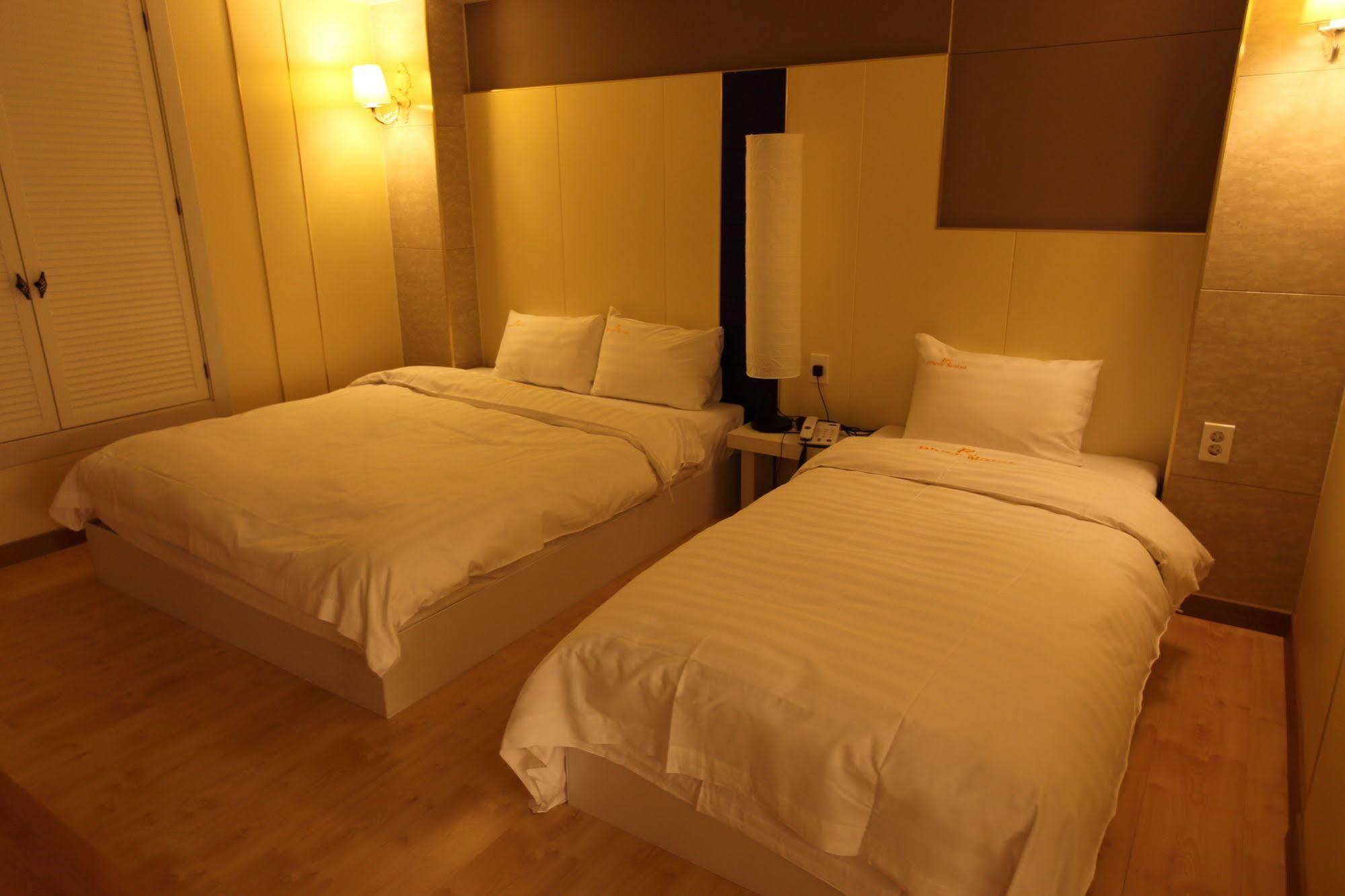 River Hotel Namwon Экстерьер фото